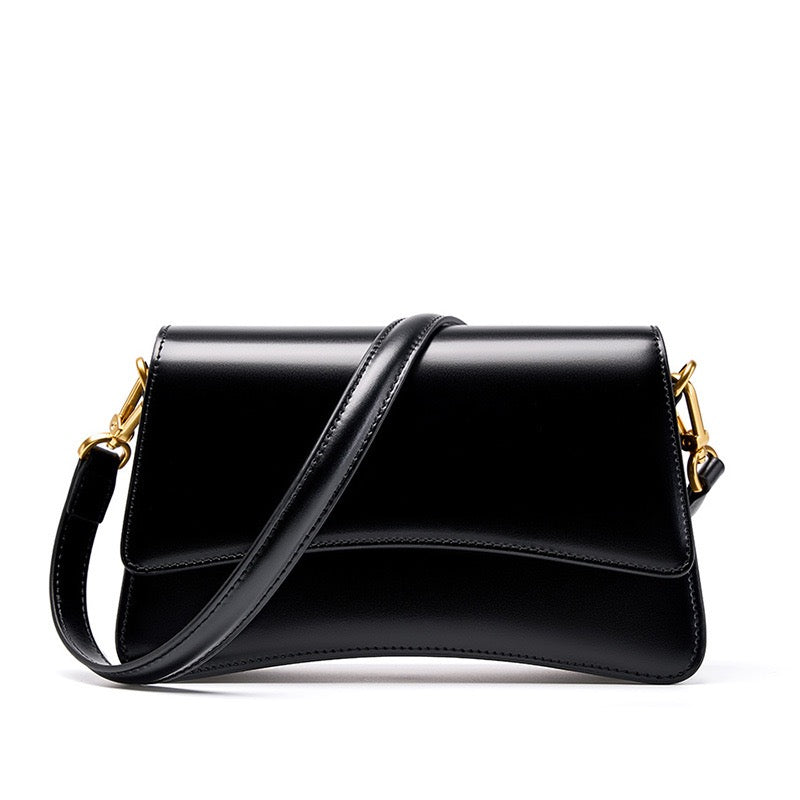 VALÉRIA Sculpted Leather Flap Bag
