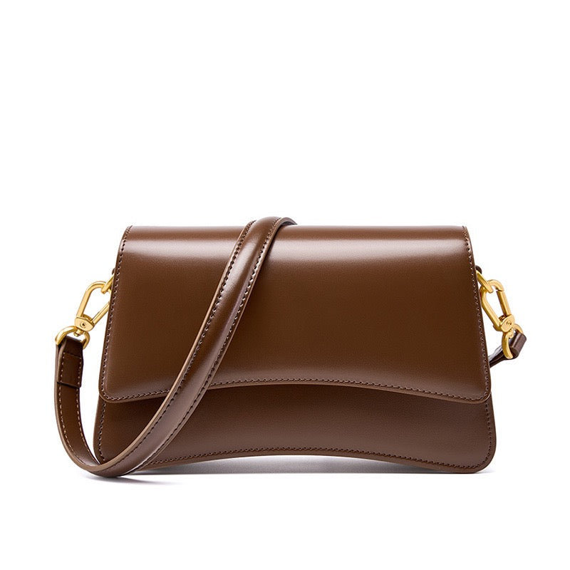 VALÉRIA Sculpted Leather Flap Bag
