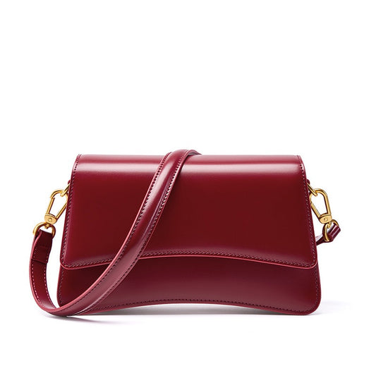 VALÉRIA Sculpted Leather Flap Bag