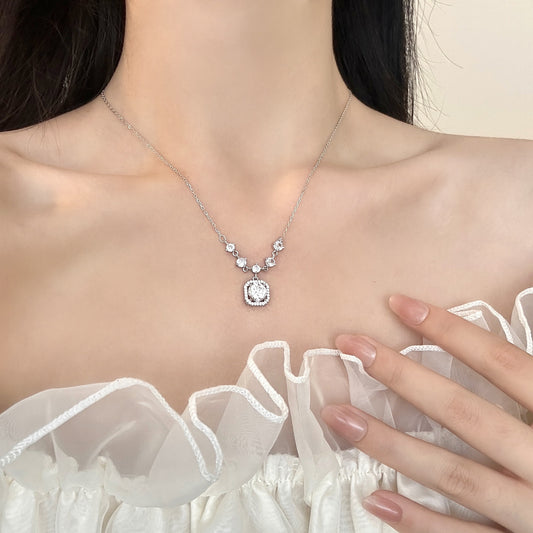 IMPEROVA Silver Statement Necklace