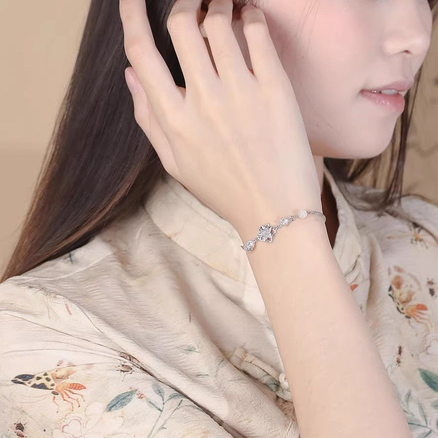 CRYSTELLA Silver Flower Bracelet